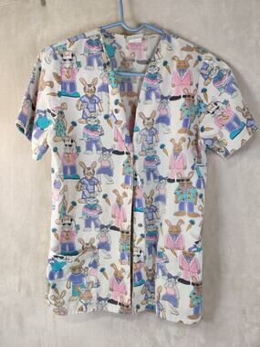 Simply Basic Snap Up Scrub Top, Size Samll, Rabbit Themed, 2 Pocket